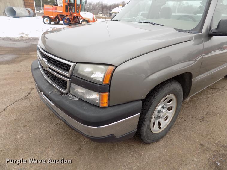 image for item FH9113 2006 Chevrolet Silverado 1500 pickup truck