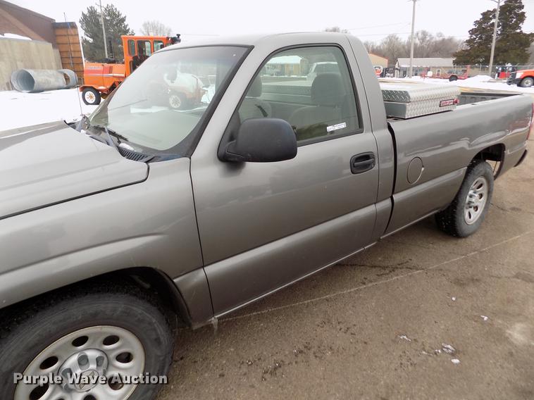 image for item FH9113 2006 Chevrolet Silverado 1500 pickup truck