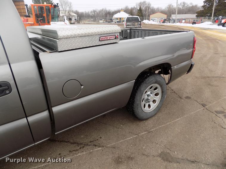image for item FH9113 2006 Chevrolet Silverado 1500 pickup truck