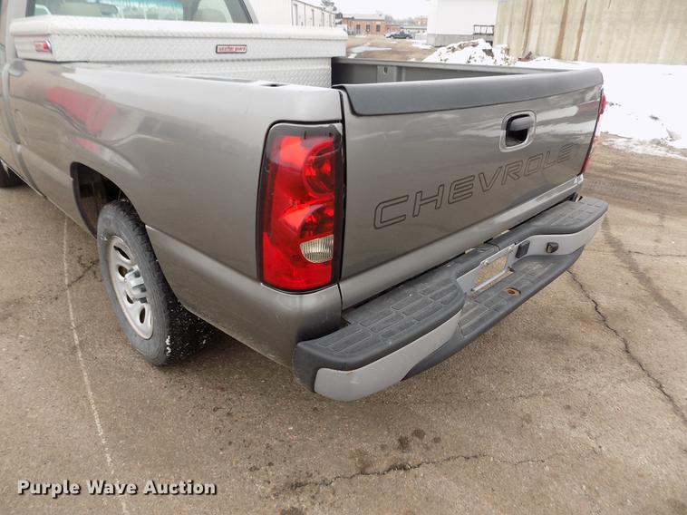 image for item FH9113 2006 Chevrolet Silverado 1500 pickup truck