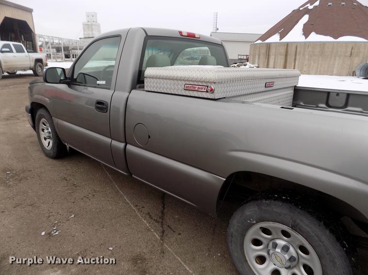 image for item FH9113 2006 Chevrolet Silverado 1500 pickup truck