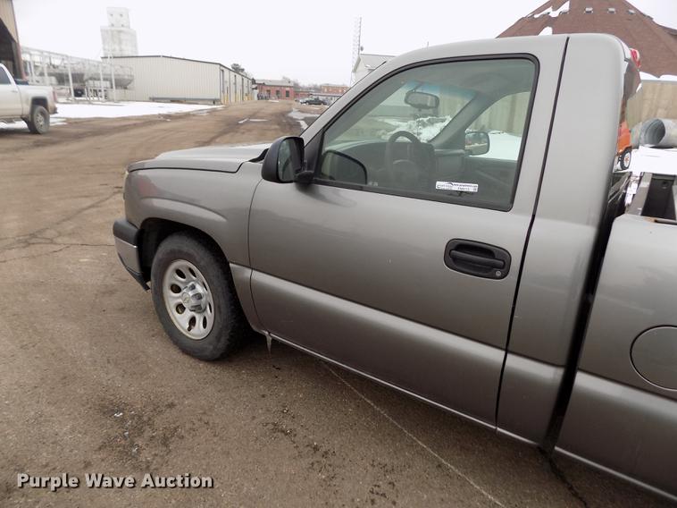 image for item FH9113 2006 Chevrolet Silverado 1500 pickup truck