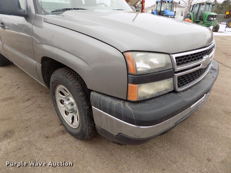 image for item FH9113 2006 Chevrolet Silverado 1500 pickup truck