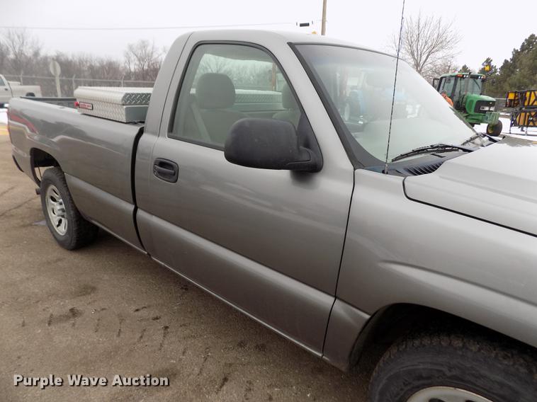 image for item FH9113 2006 Chevrolet Silverado 1500 pickup truck