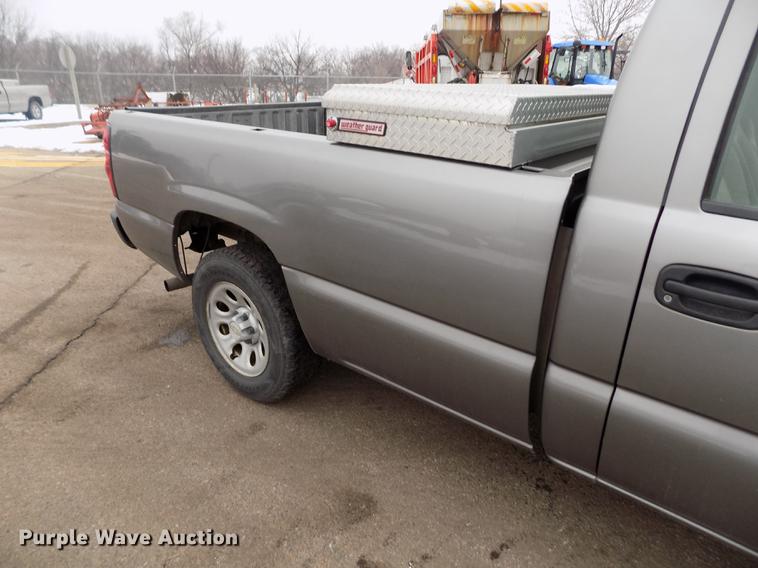 image for item FH9113 2006 Chevrolet Silverado 1500 pickup truck
