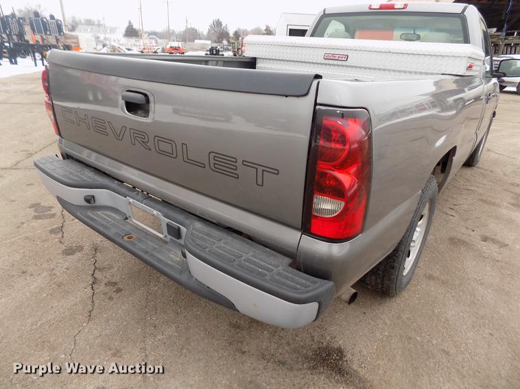 image for item FH9113 2006 Chevrolet Silverado 1500 pickup truck