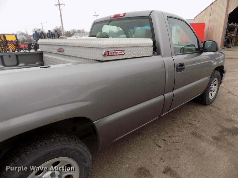 image for item FH9113 2006 Chevrolet Silverado 1500 pickup truck