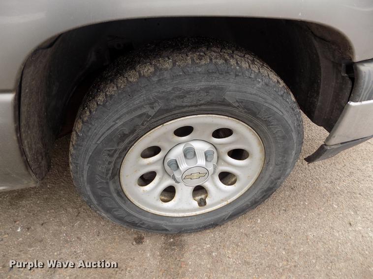 image for item FH9113 2006 Chevrolet Silverado 1500 pickup truck