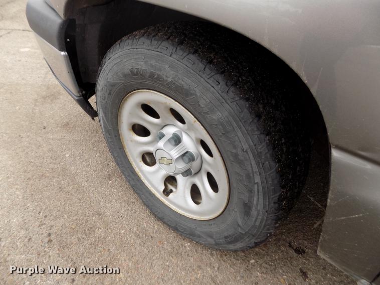 image for item FH9113 2006 Chevrolet Silverado 1500 pickup truck