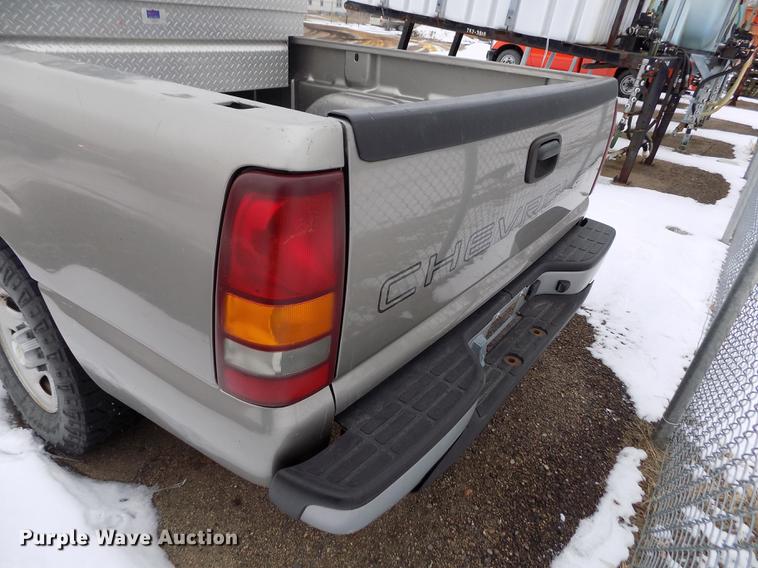 image for item FH9114 2002 Chevrolet Silverado 1500 pickup truck