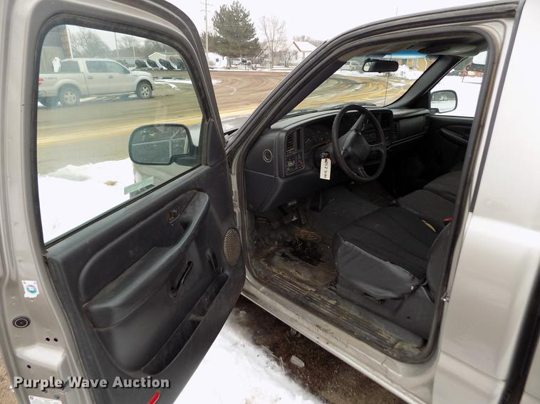 image for item FH9114 2002 Chevrolet Silverado 1500 pickup truck