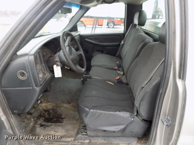 image for item FH9114 2002 Chevrolet Silverado 1500 pickup truck