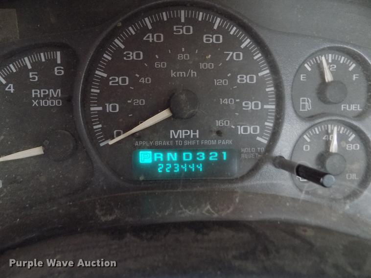 image for item FH9114 2002 Chevrolet Silverado 1500 pickup truck