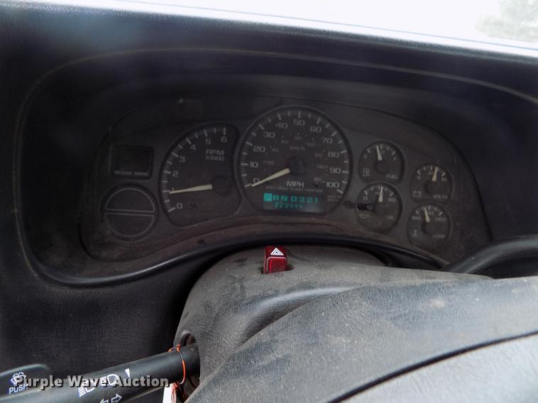 image for item FH9114 2002 Chevrolet Silverado 1500 pickup truck