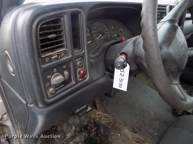 image for item FH9114 2002 Chevrolet Silverado 1500 pickup truck