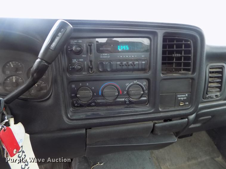 image for item FH9114 2002 Chevrolet Silverado 1500 pickup truck