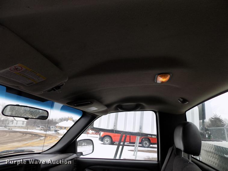 image for item FH9114 2002 Chevrolet Silverado 1500 pickup truck