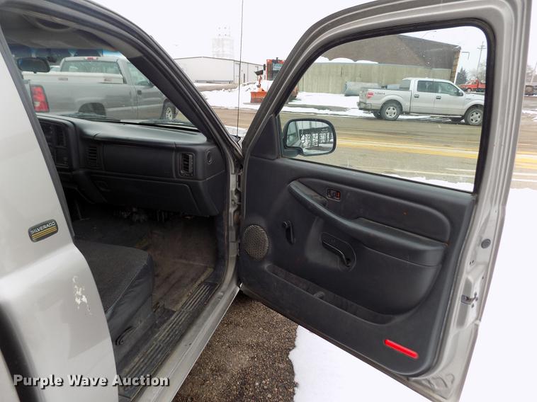 image for item FH9114 2002 Chevrolet Silverado 1500 pickup truck