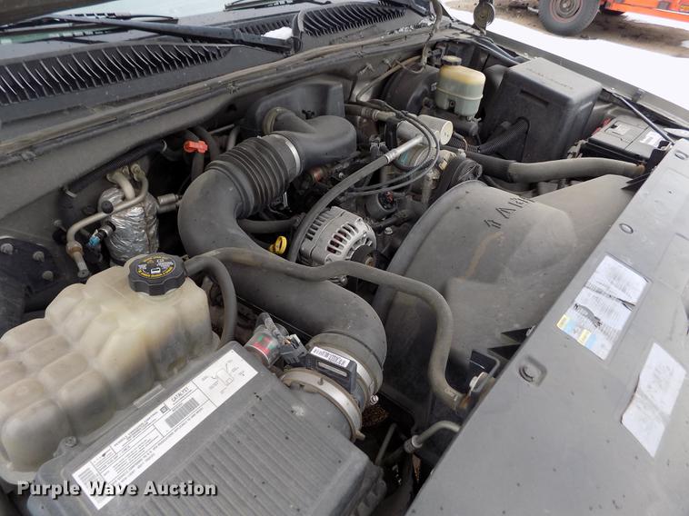 image for item FH9114 2002 Chevrolet Silverado 1500 pickup truck