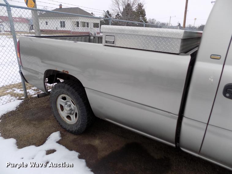 image for item FH9114 2002 Chevrolet Silverado 1500 pickup truck