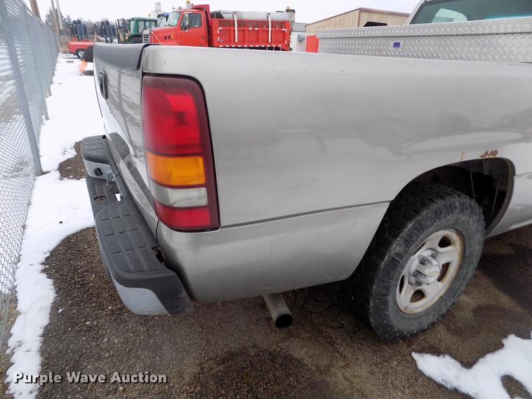 image for item FH9114 2002 Chevrolet Silverado 1500 pickup truck