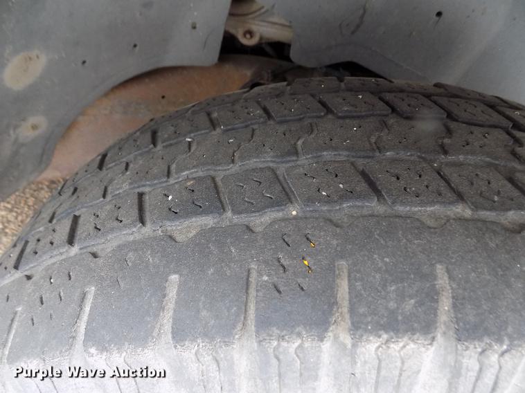 image for item FH9114 2002 Chevrolet Silverado 1500 pickup truck