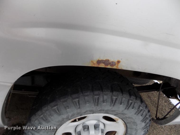 image for item FH9114 2002 Chevrolet Silverado 1500 pickup truck