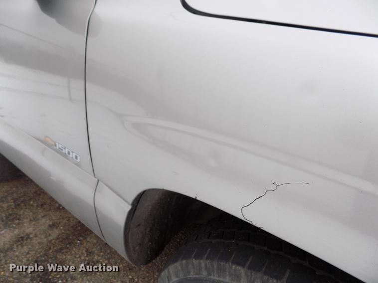 image for item FH9114 2002 Chevrolet Silverado 1500 pickup truck