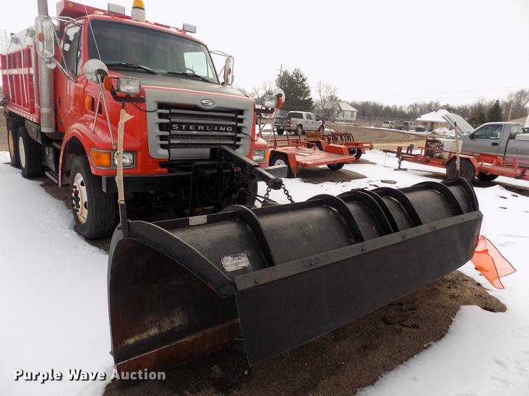 image for item FH9115 2001 Sterling LT7501 dump truck