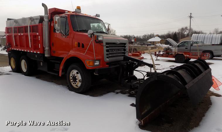 image for item FH9115 2001 Sterling LT7501 dump truck