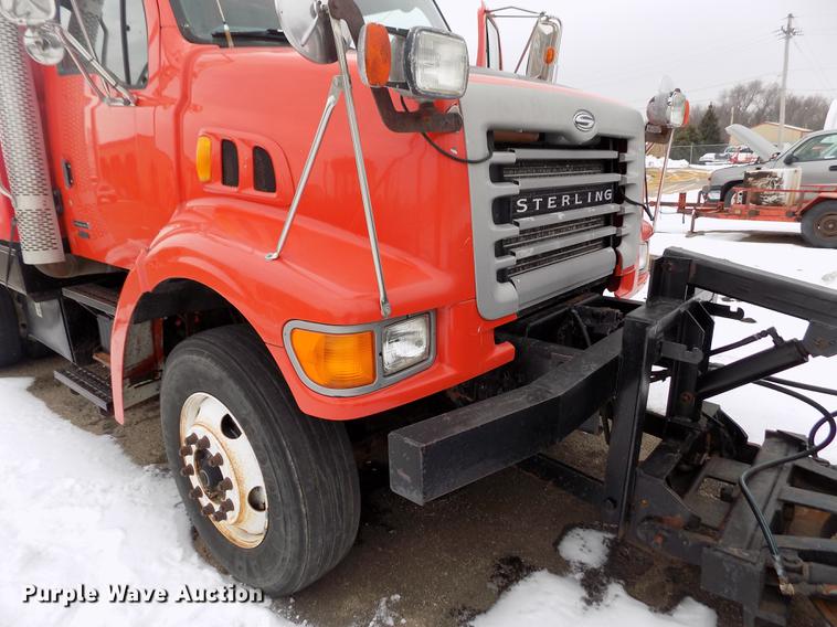 image for item FH9115 2001 Sterling LT7501 dump truck
