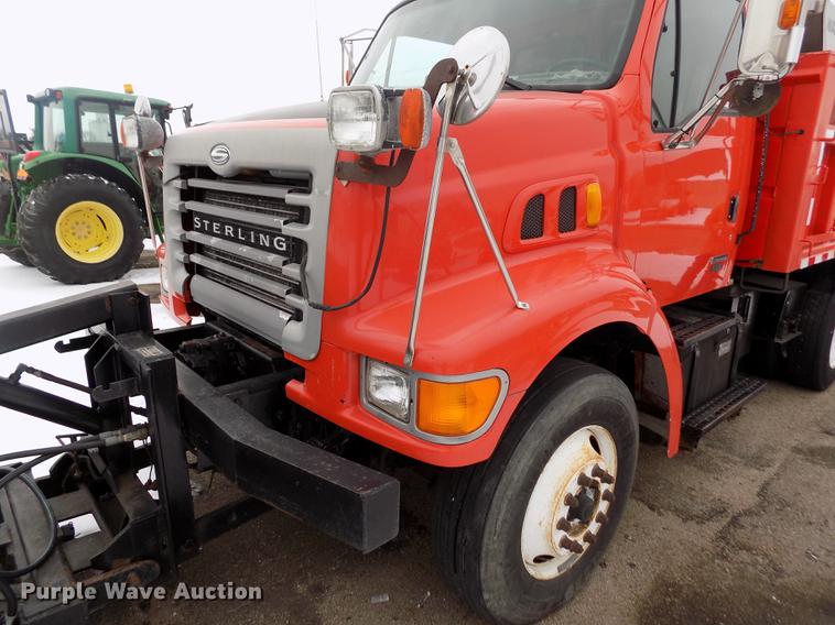 image for item FH9115 2001 Sterling LT7501 dump truck
