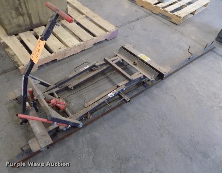 Snow plow jack in Norton, KS Item FH9126 sold Purple Wave