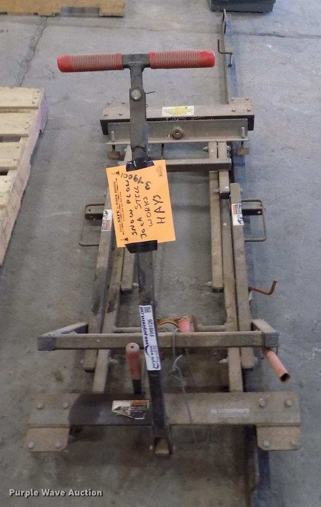 Snow plow jack in Norton, KS Item FH9126 sold Purple Wave