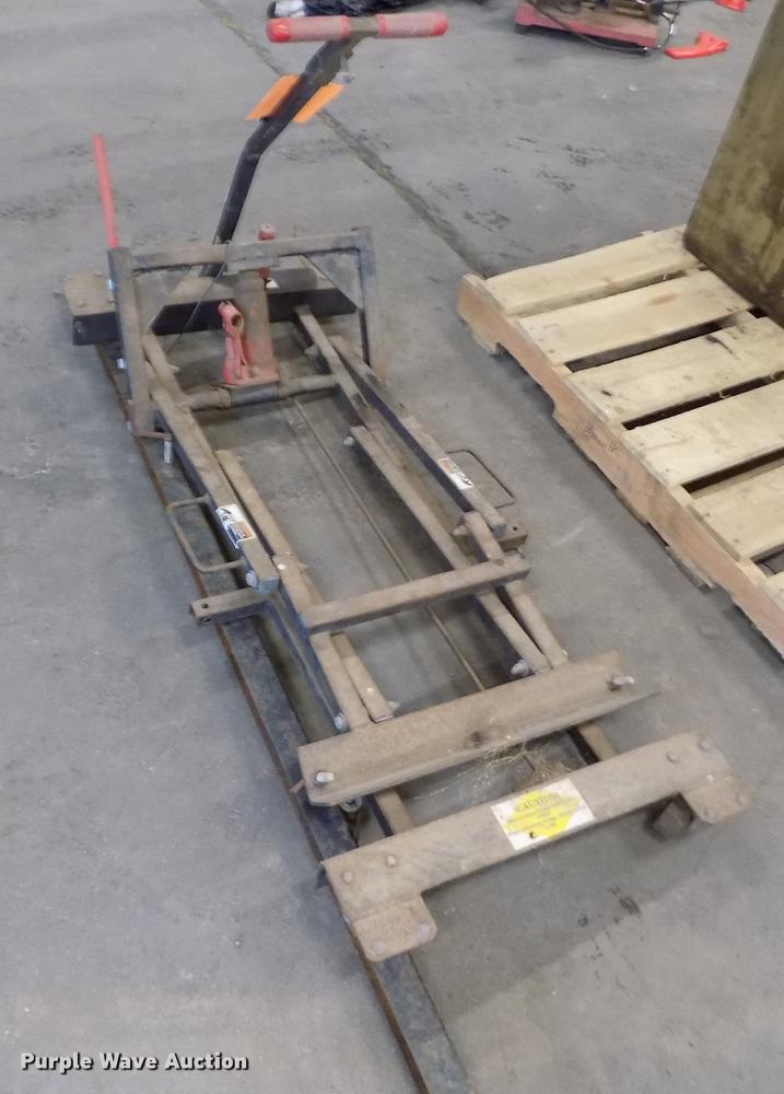 Snow plow jack in Norton, KS Item FH9126 sold Purple Wave