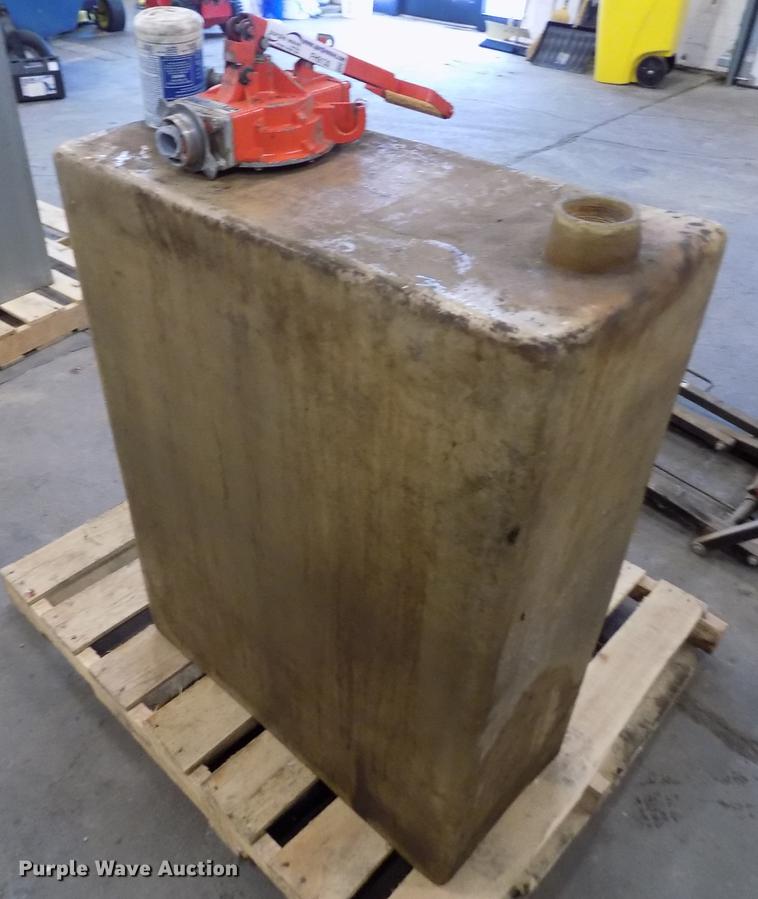 Fiberglass oil tank in Norton, KS Item FH9130 sold Purple Wave