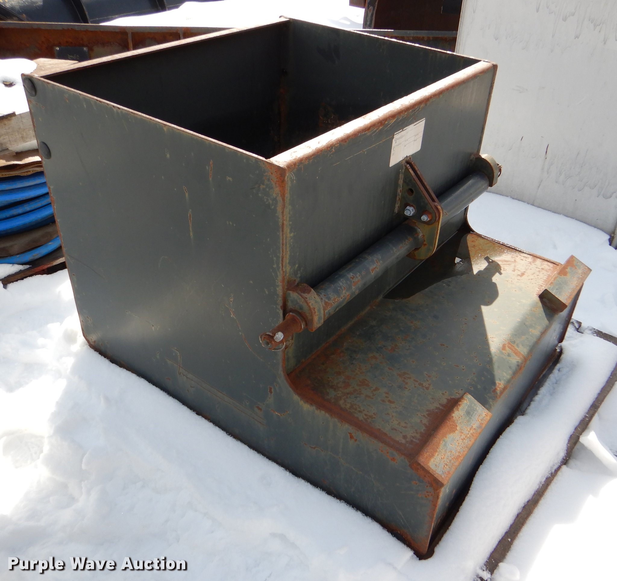 Three point ballast box in Topeka, KS Item DE0118 sold Purple Wave