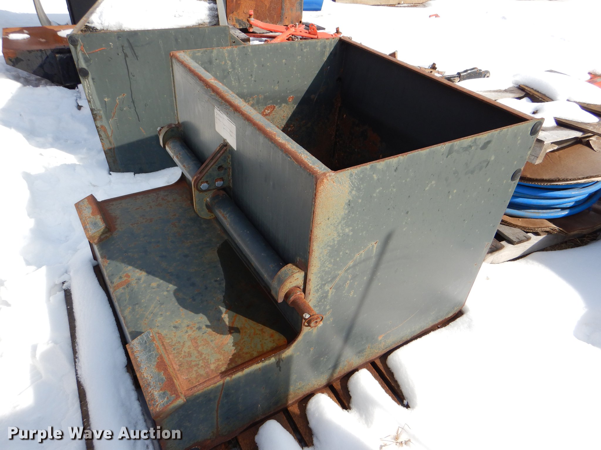 Three point ballast box in Topeka, KS Item DE0118 sold Purple Wave