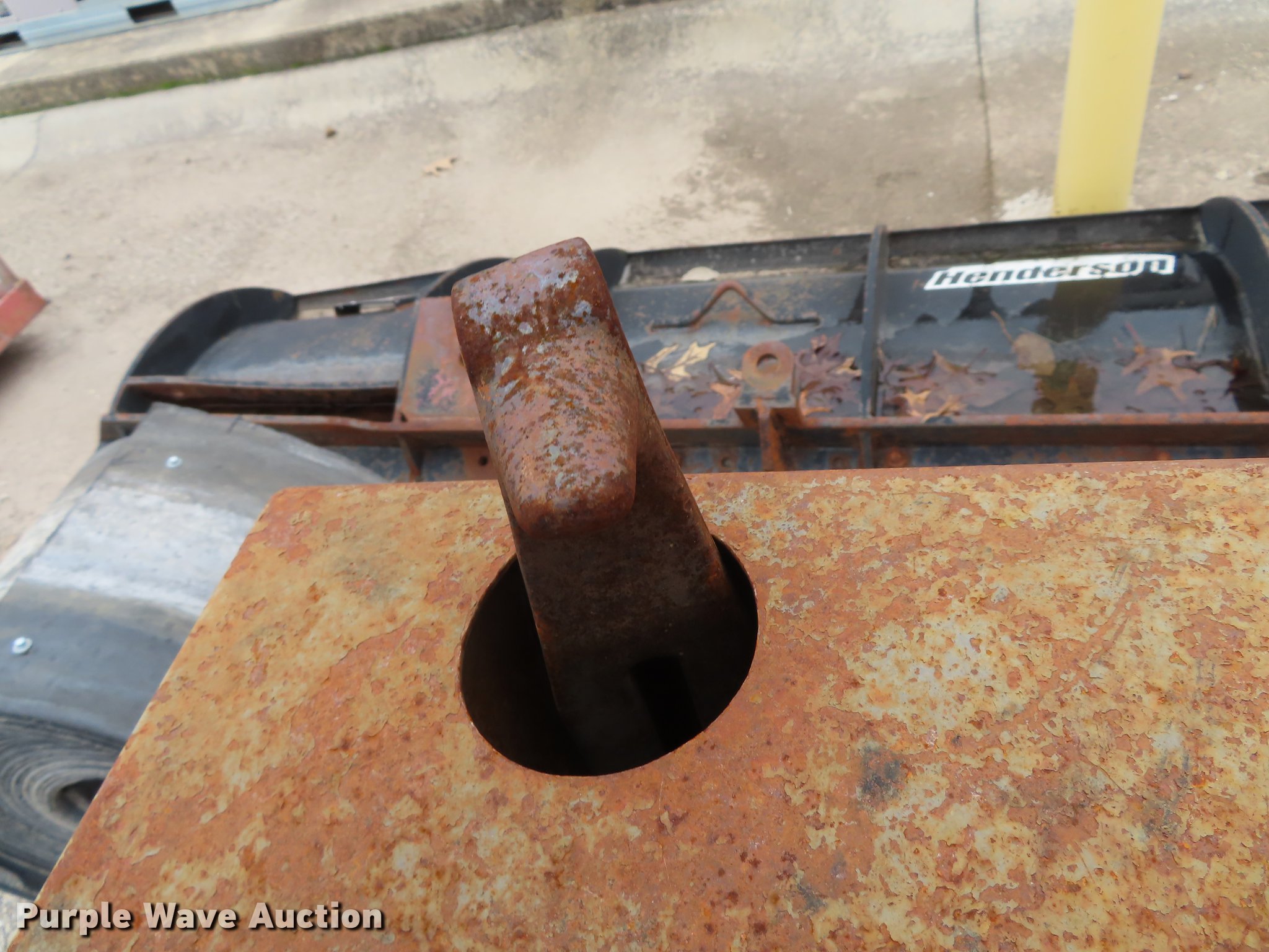 1986 FMC 7600 center post tire machine in Chanute, KS Item DN9103