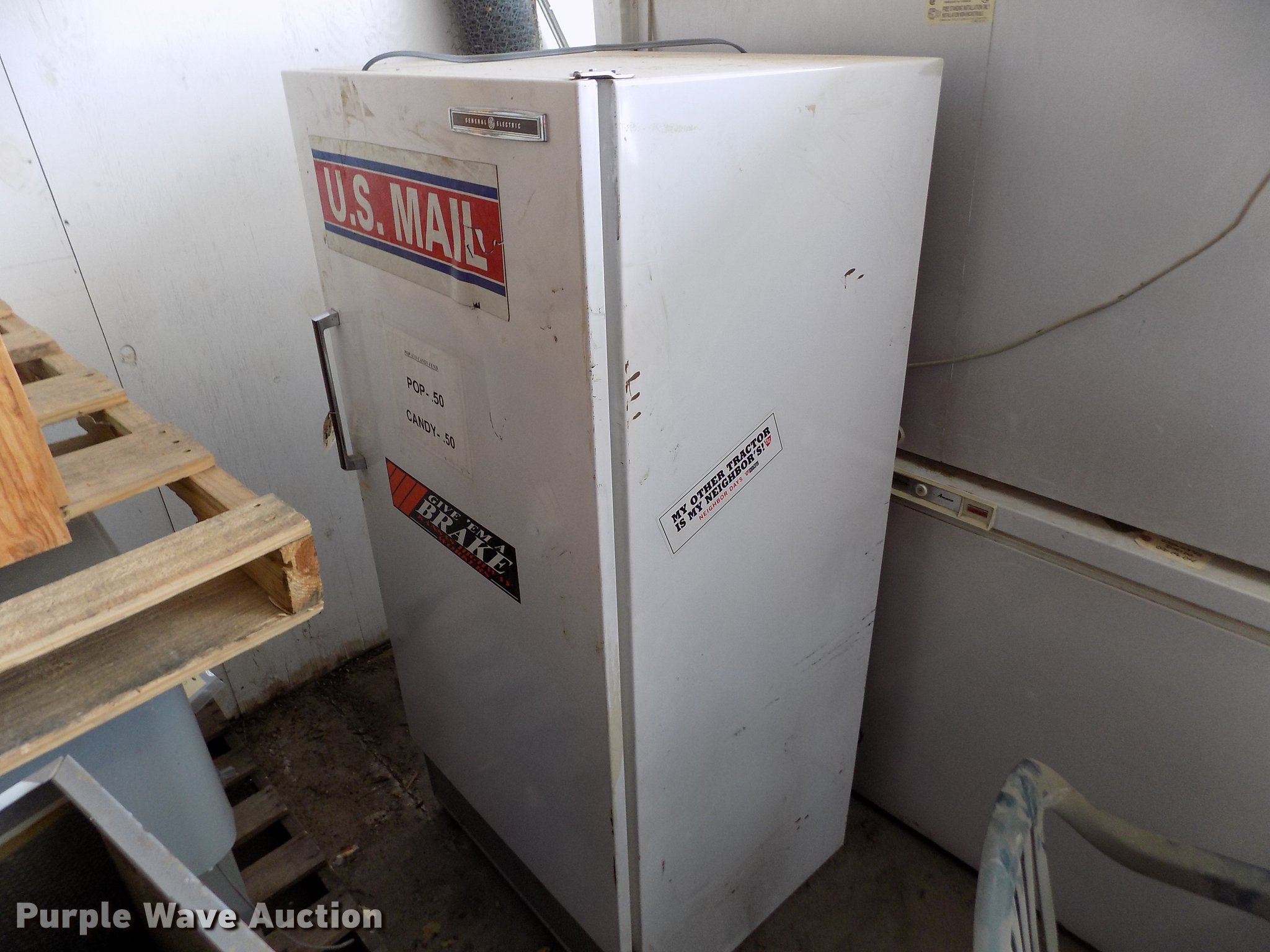 (3) Amana AFC2207BW freezers in Salina, KS Item EH9410 sold Purple Wave