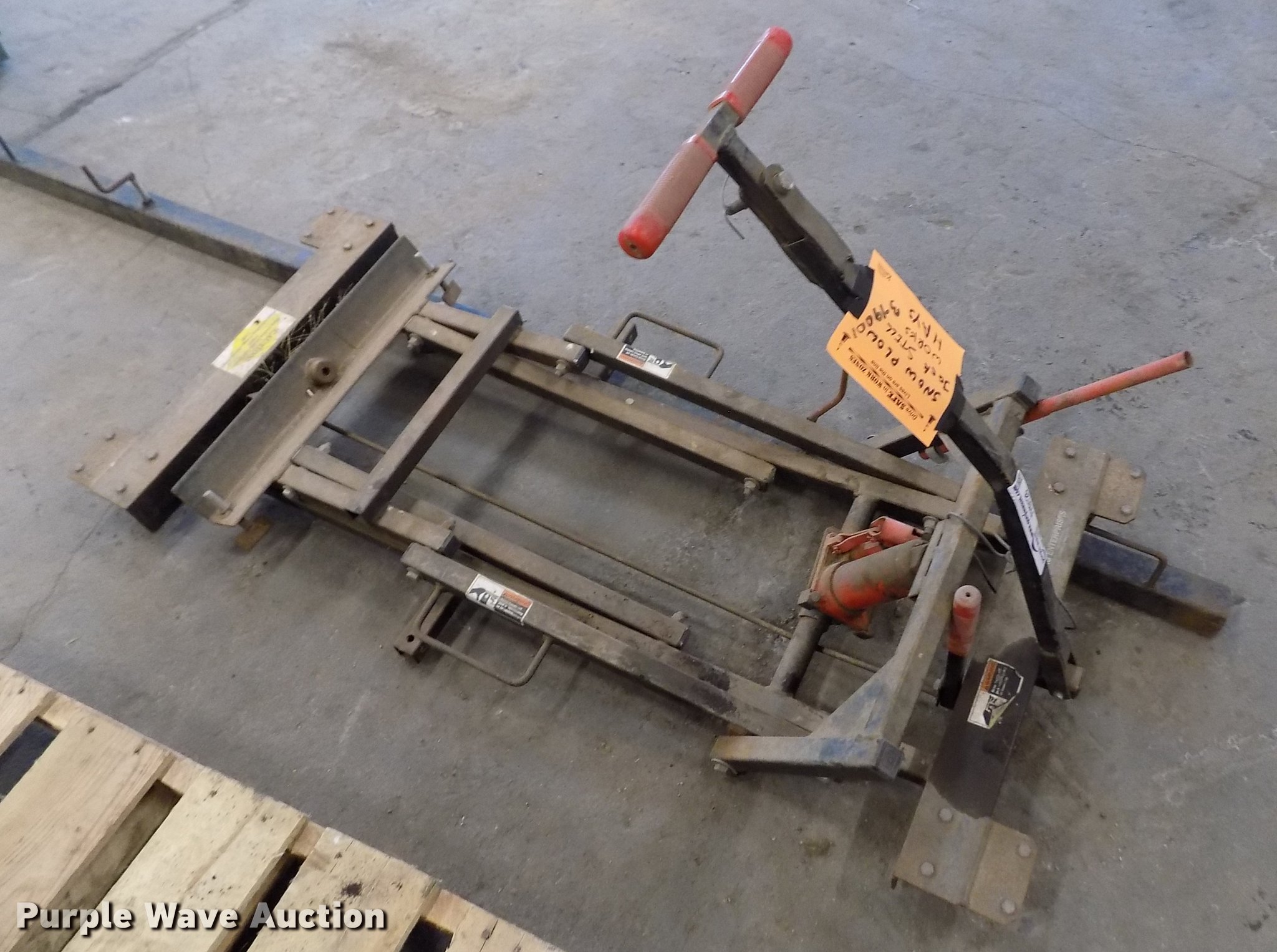 Snow plow jack in Norton, KS Item FH9126 sold Purple Wave