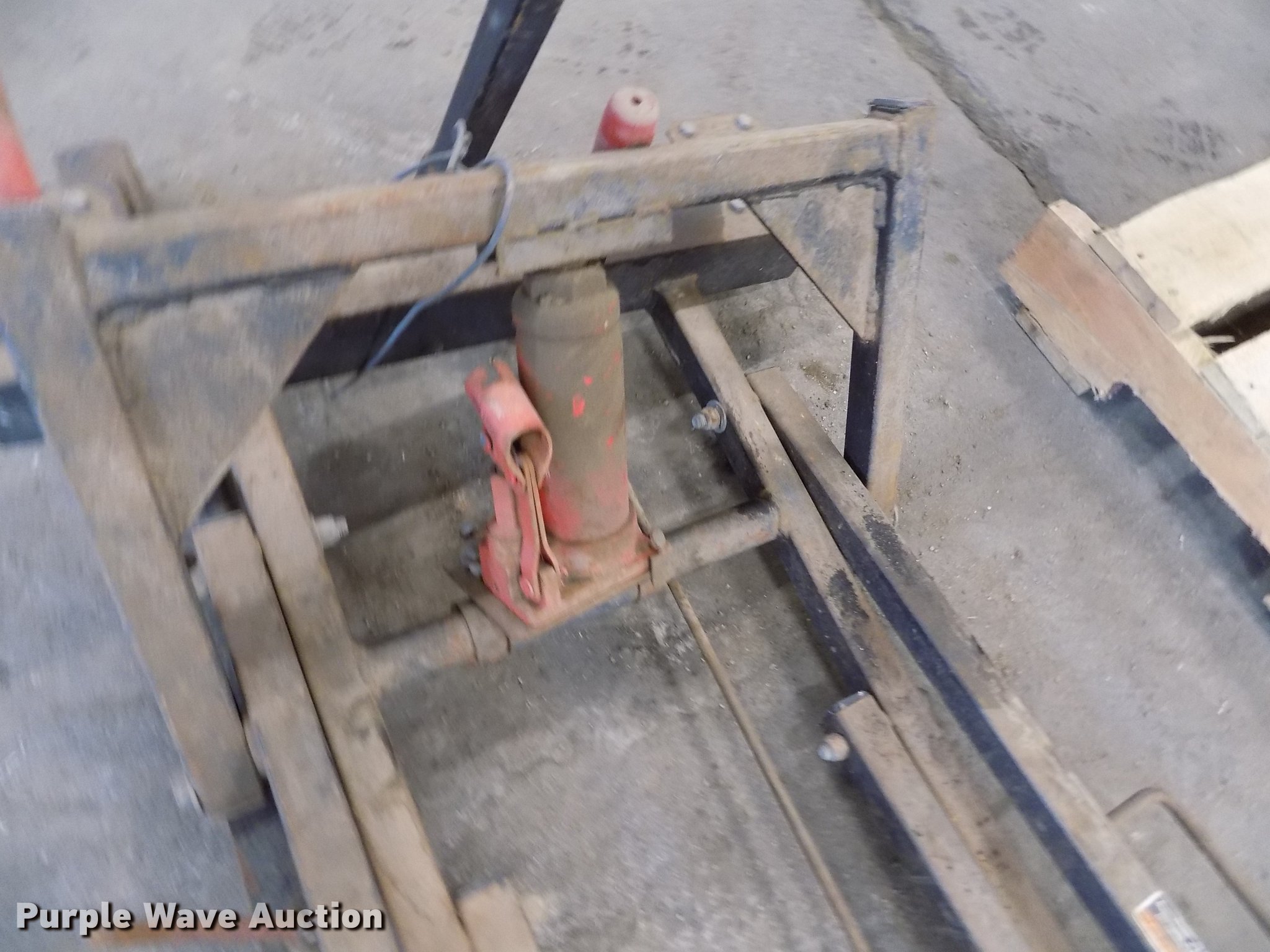 Snow plow jack in Norton, KS Item FH9126 sold Purple Wave