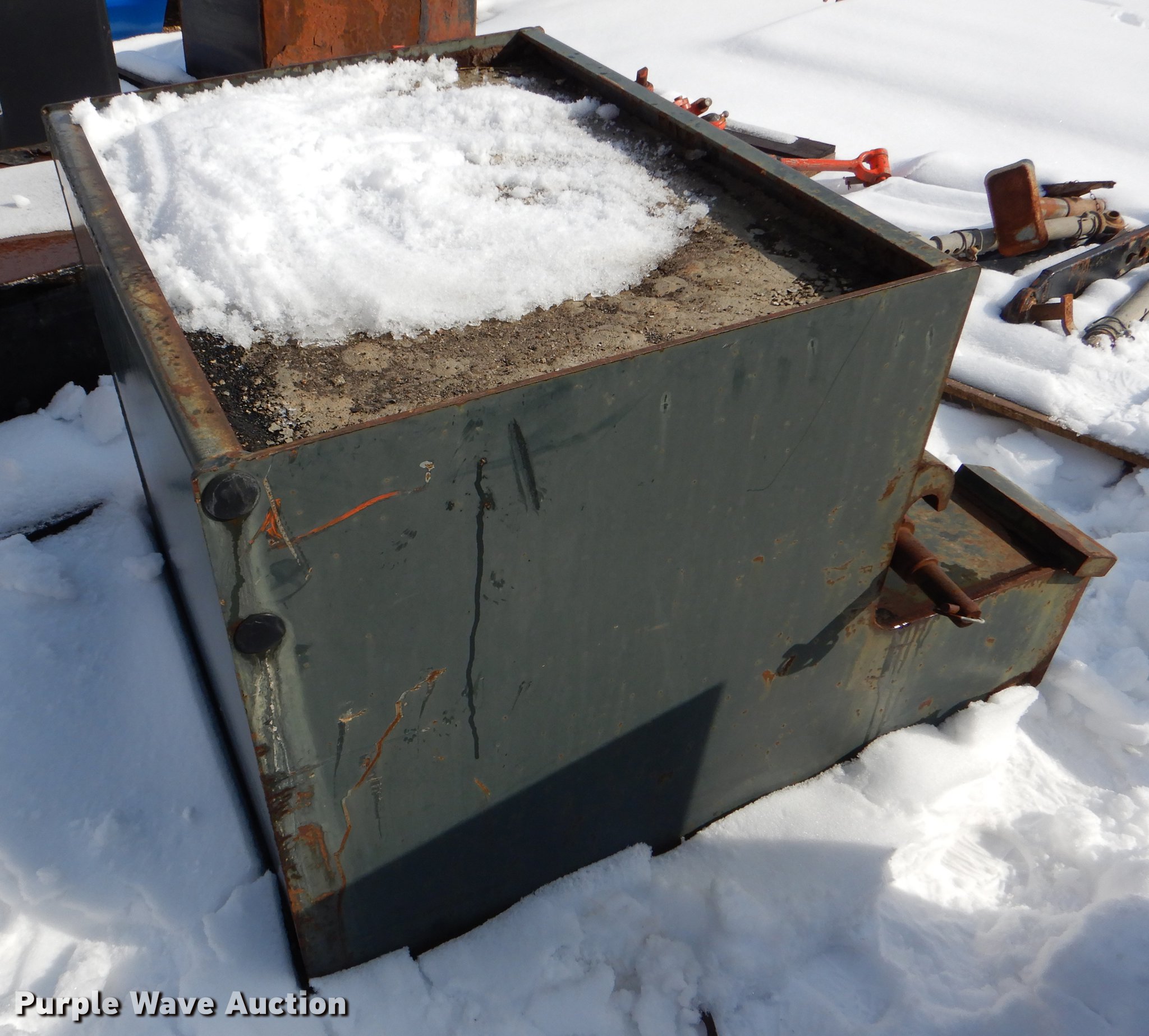 Three point ballast box in Topeka, KS Item FM9836 sold Purple Wave