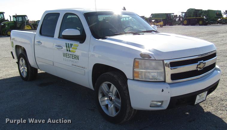 image for item DB6786 2008 Chevrolet Silverado 1500 Crew Cab pickup truck