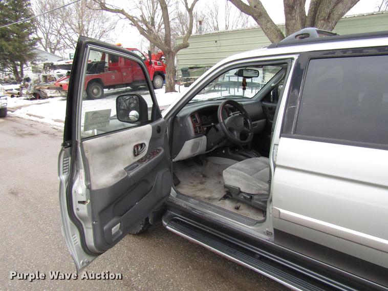 image for item DB6805 2000 Mitsubishi Montero SUV