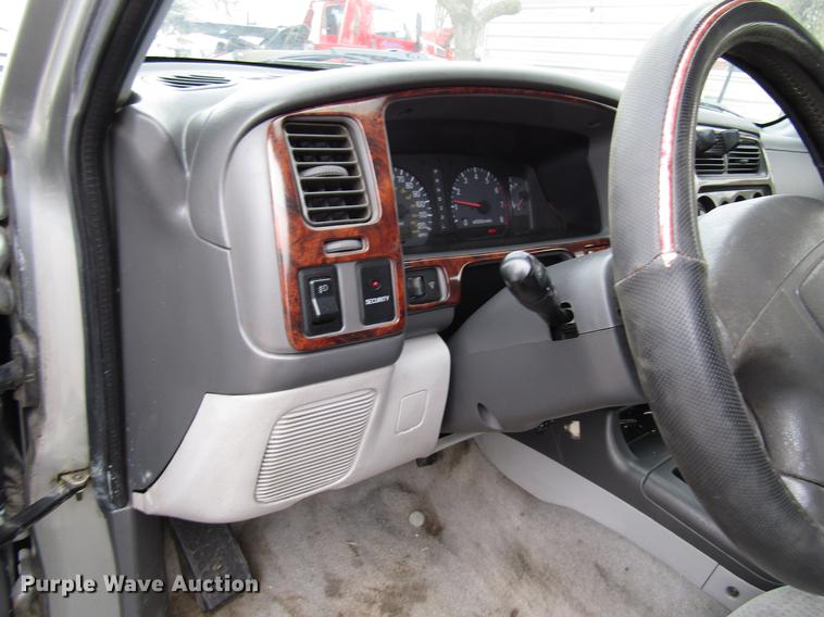 image for item DB6805 2000 Mitsubishi Montero SUV