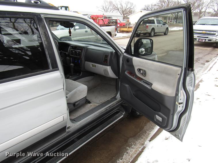 image for item DB6805 2000 Mitsubishi Montero SUV