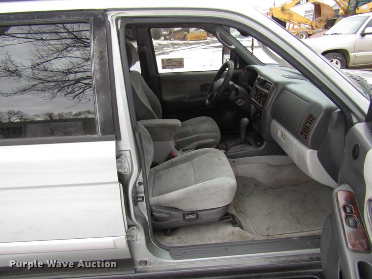 image for item DB6805 2000 Mitsubishi Montero SUV