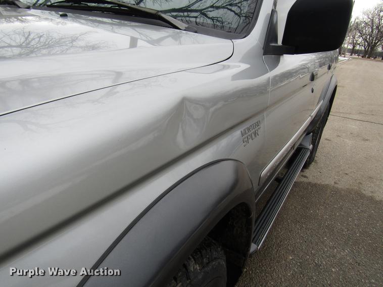 image for item DB6805 2000 Mitsubishi Montero SUV