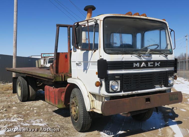 image for item DB8878 1981 Mack MS200 dump flatbed truck